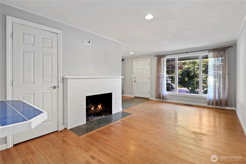 Property photo for 15415 64th Avenue Ne, Kenmore photo 9
