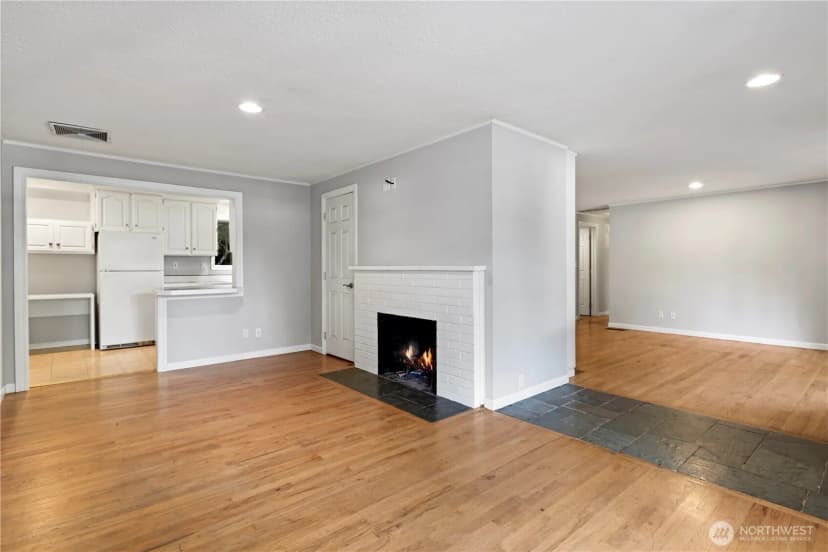 Property photo for 15415 64th Avenue Ne, Kenmore photo 6