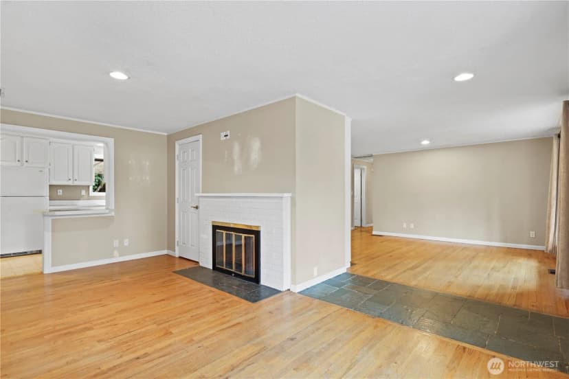 Property photo for 15415 64th Avenue Ne, Kenmore photo 8
