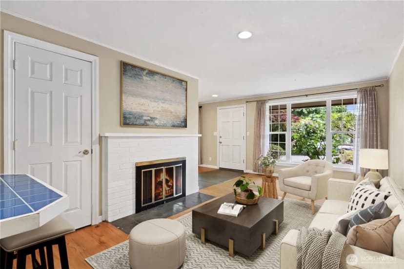 Property photo for 15415 64th Avenue Ne, Kenmore photo 8
