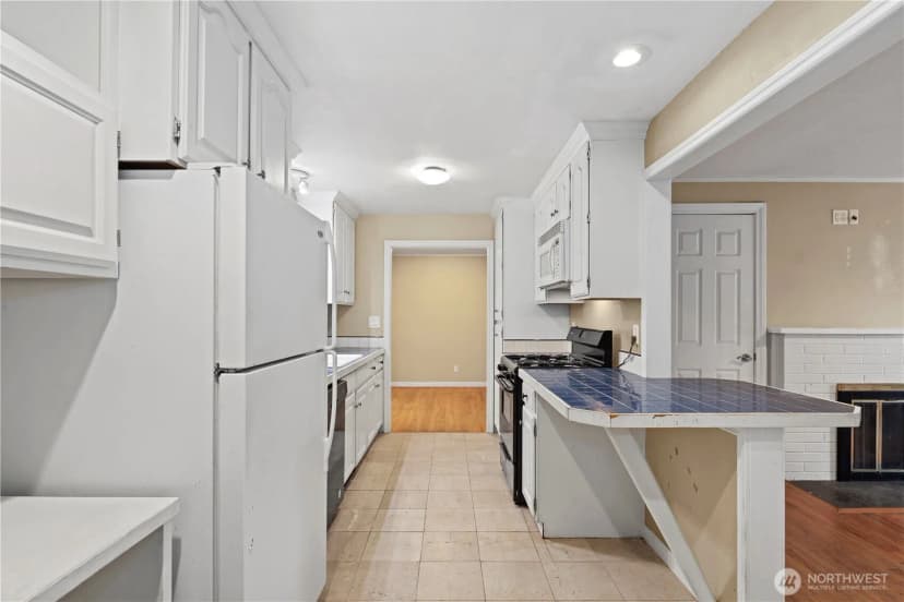 Property photo for 15415 64th Avenue Ne, Kenmore photo 15