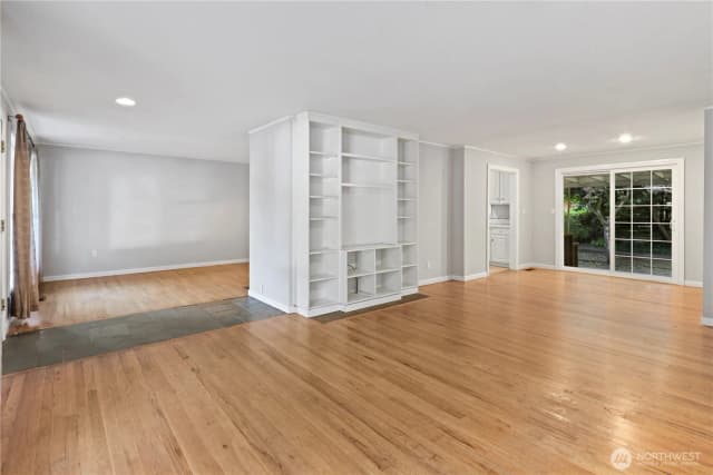 Property photo for 15415 64th Avenue Ne, Kenmore photo 2
