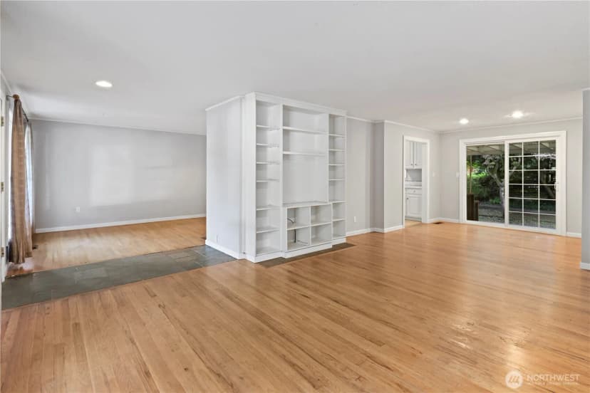 Property photo for 15415 64th Avenue Ne, Kenmore photo 2