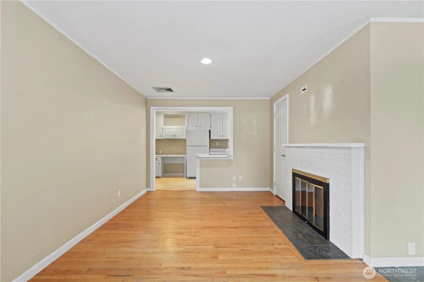 Property photo for 15415 64th Avenue Ne, Kenmore photo 9