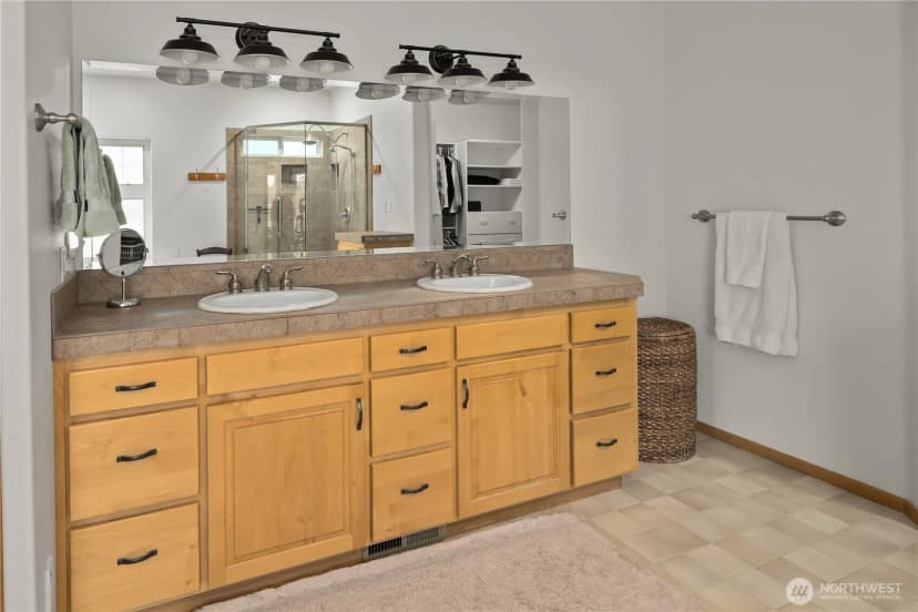 Property photo for 1767 Sw Waterside Court, Oak Harbor photo 13