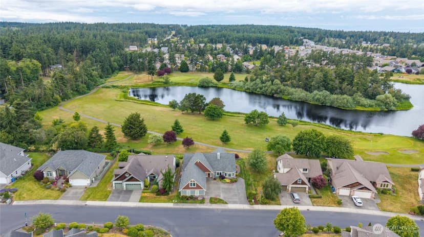 Property photo for 1767 Sw Waterside Court, Oak Harbor photo 2