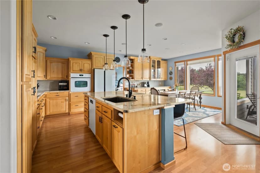 Property photo for 1767 Sw Waterside Court, Oak Harbor photo 8