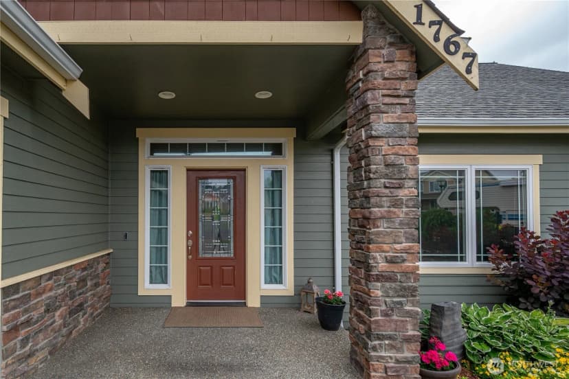 Property photo for 1767 Sw Waterside Court, Oak Harbor photo 3