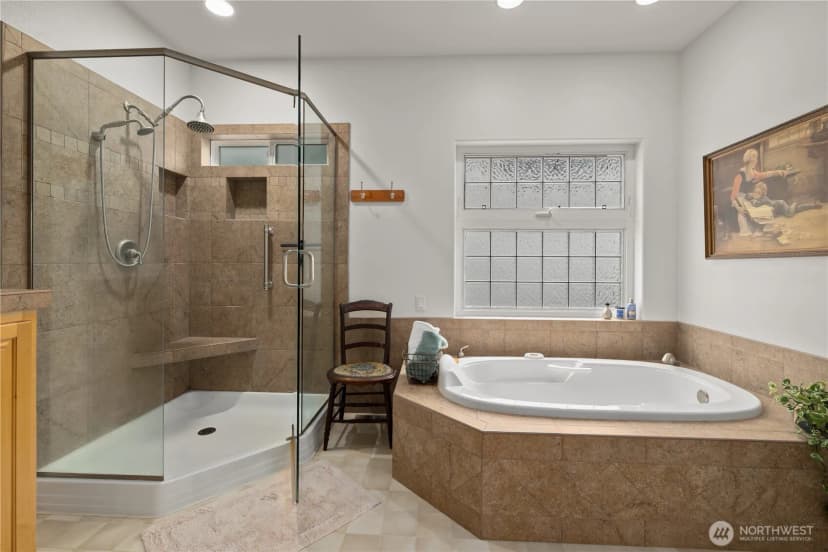 Property photo for 1767 Sw Waterside Court, Oak Harbor photo 14