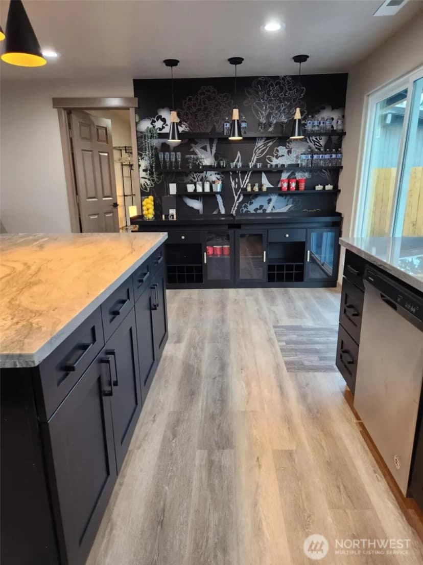 Property photo for 16405 Ne 16th Place, Bellevue photo 3