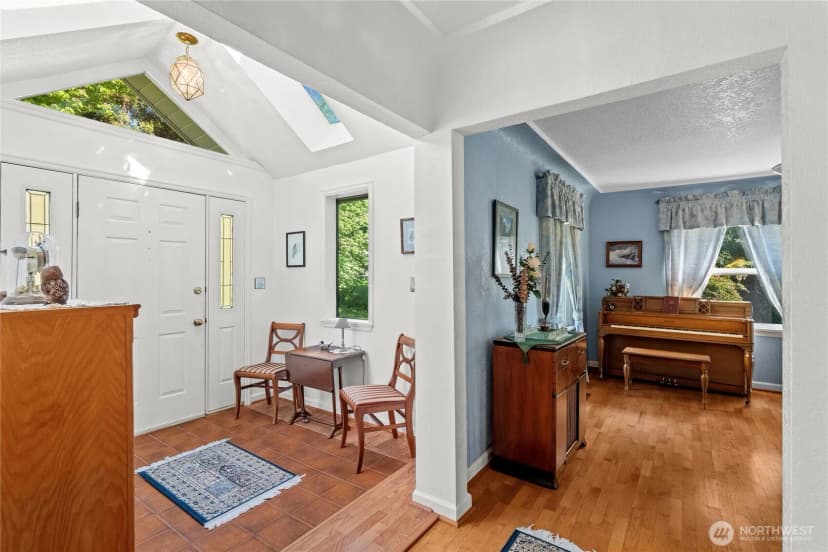 Property photo for 1706 S Sunset Drive, Tacoma photo 14