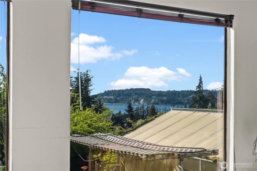 Property photo for 1706 S Sunset Drive, Tacoma photo 17