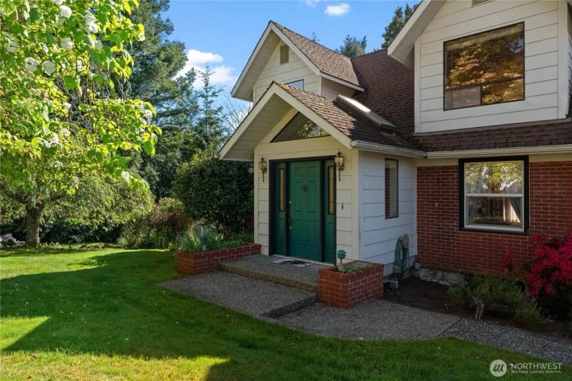 Property photo for 1706 S Sunset Drive, Tacoma photo 2