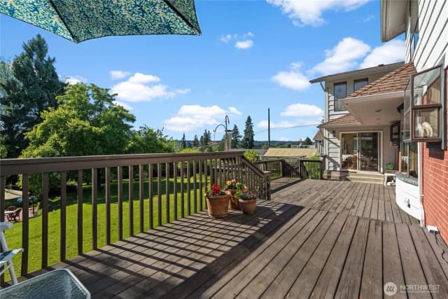 Property photo for 1706 S Sunset Drive, Tacoma photo 4