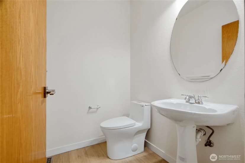 Property photo for 460 Ilwaco Avenue Ne, Renton photo 8