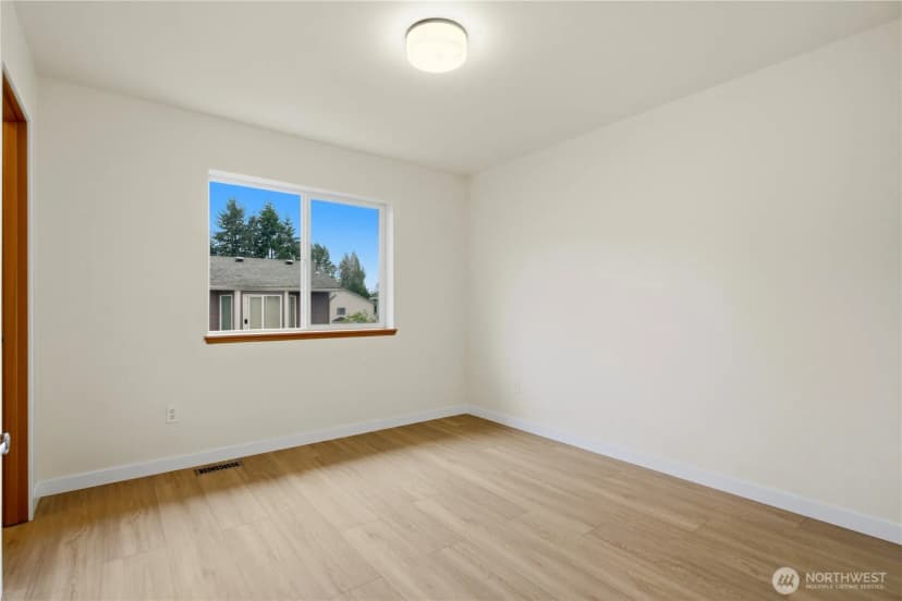 Property photo for 460 Ilwaco Avenue Ne, Renton photo 13