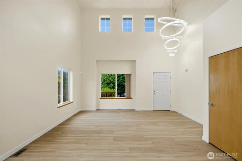 Property photo for 460 Ilwaco Avenue Ne, Renton photo 3