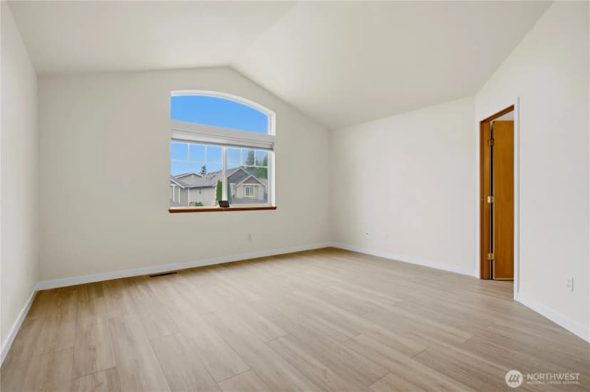Property photo for 460 Ilwaco Avenue Ne, Renton photo 11
