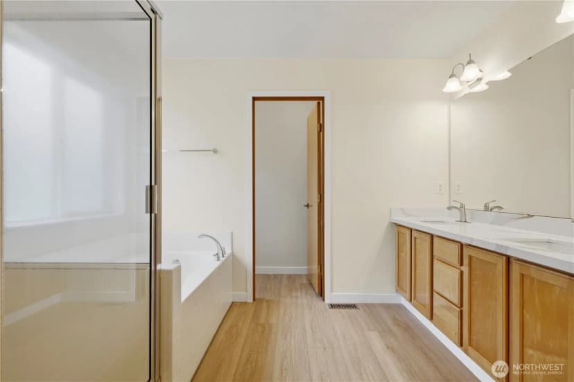 Property photo for 460 Ilwaco Avenue Ne, Renton photo 10