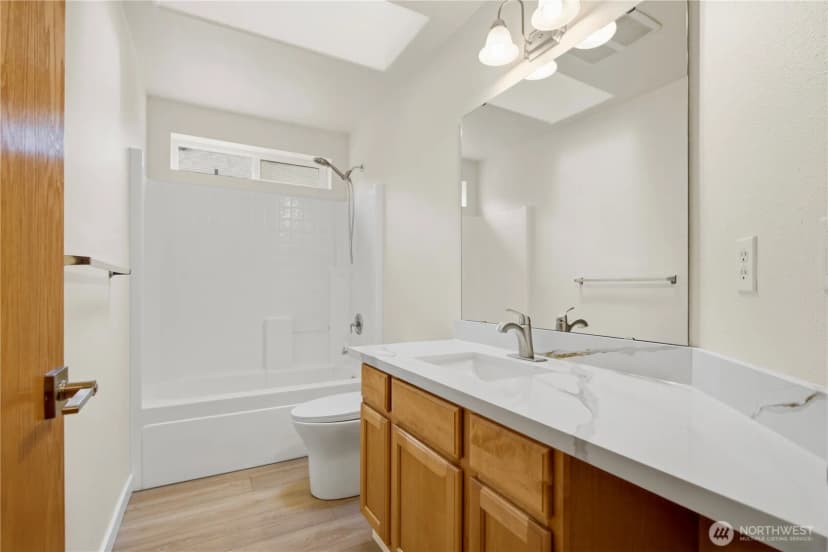Property photo for 460 Ilwaco Avenue Ne, Renton photo 9