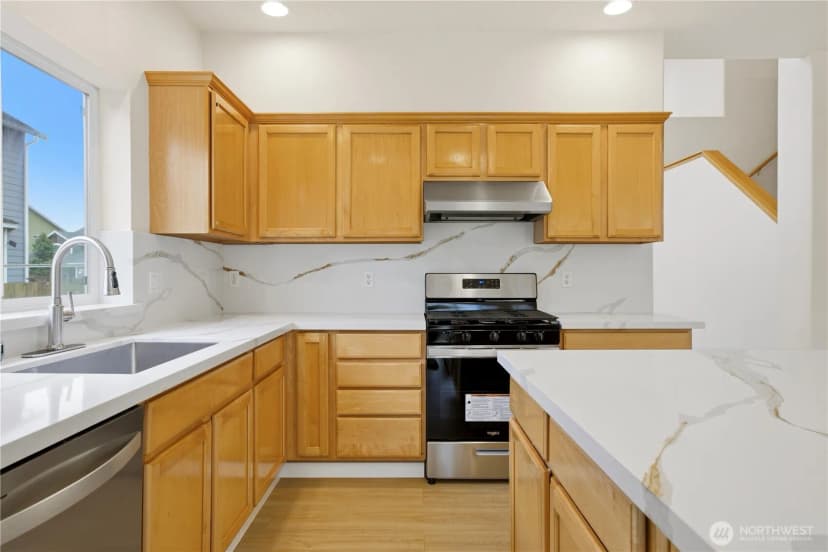 Property photo for 460 Ilwaco Avenue Ne, Renton photo 5