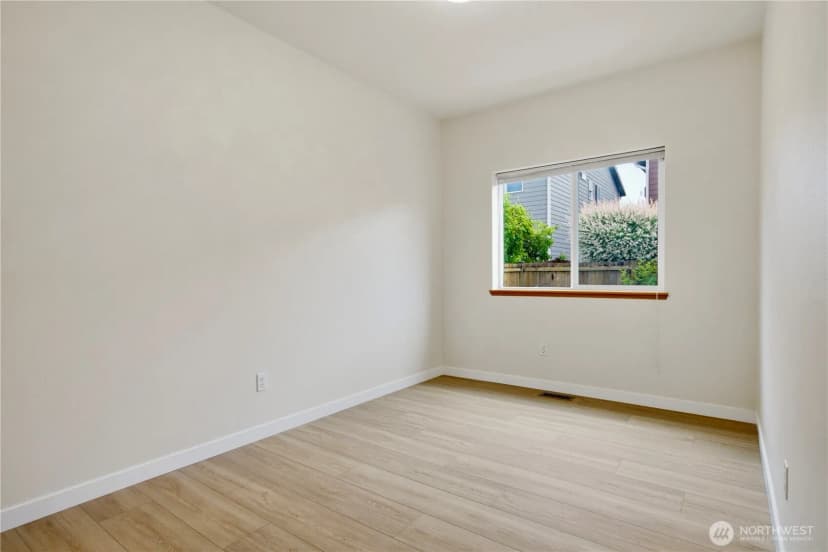 Property photo for 460 Ilwaco Avenue Ne, Renton photo 12