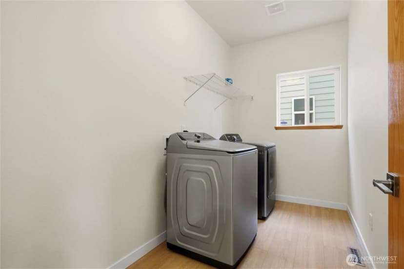 Property photo for 460 Ilwaco Avenue Ne, Renton photo 14