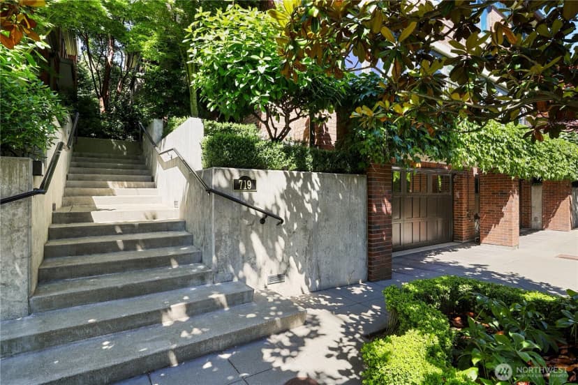 Property photo for 719 Harvard Avenue E, Seattle photo 3