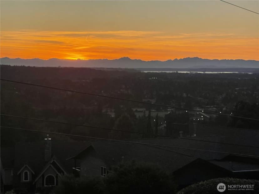 Property photo for 2025 5th Street Se, Puyallup photo 3