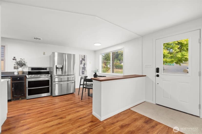 Property photo for 7020 S 120th Place, Seattle photo 6