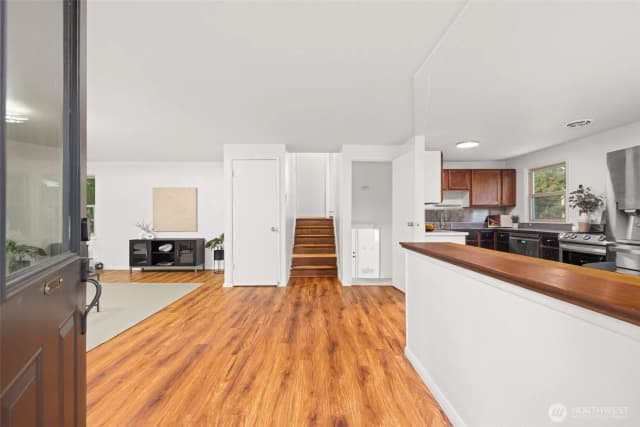 Property photo for 7020 S 120th Place, Seattle photo 2