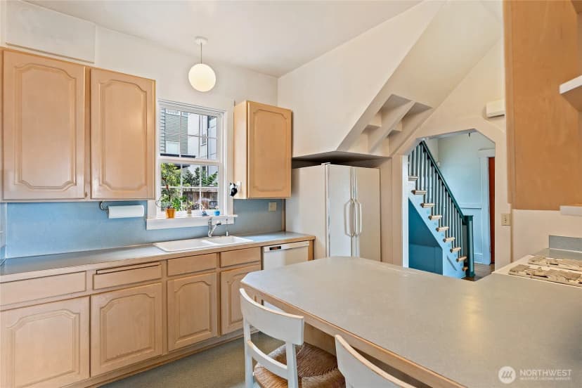 Property photo for 2902 S Jackson Street, Seattle photo 8