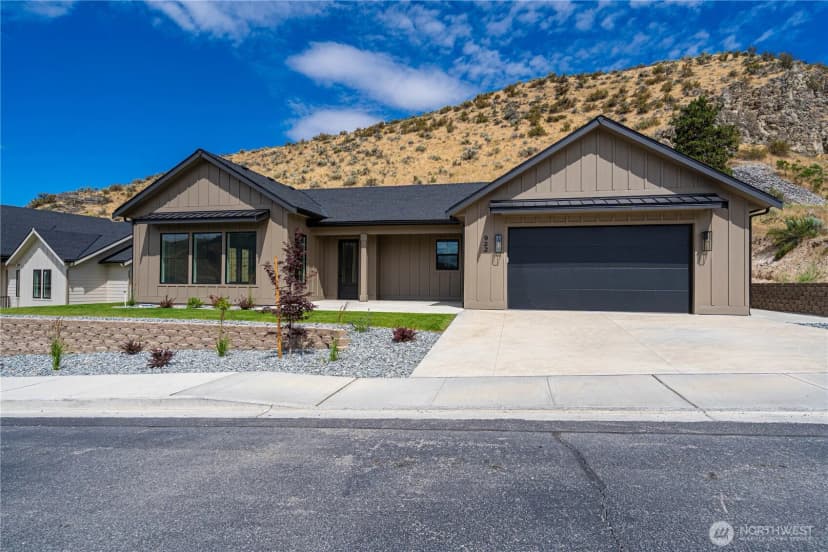 Property photo for 922 Long Drive, Chelan photo 2