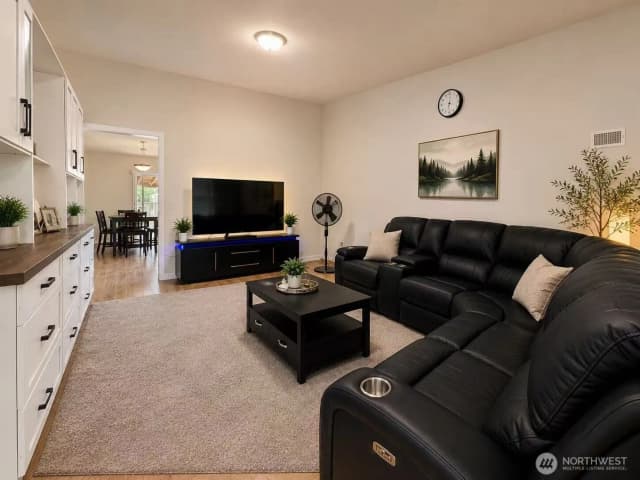 Property photo for 12503 Se 259th Place, Kent photo 2