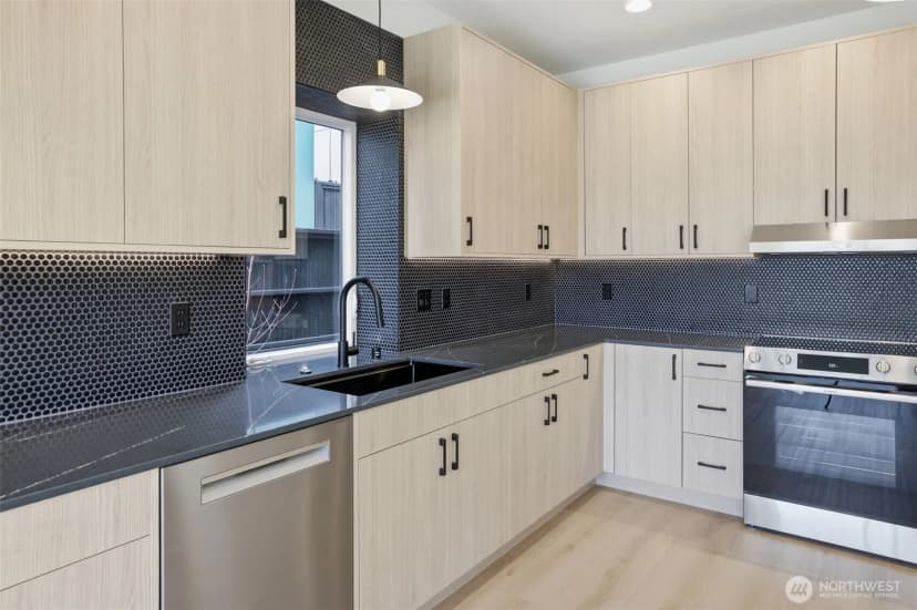 Property photo for 4517 35th Avenue S #e, Seattle photo 7