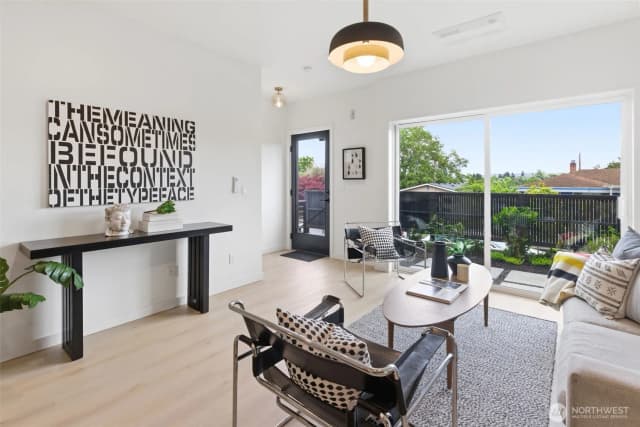 Property photo for 4517 35th Avenue S #e, Seattle photo 4