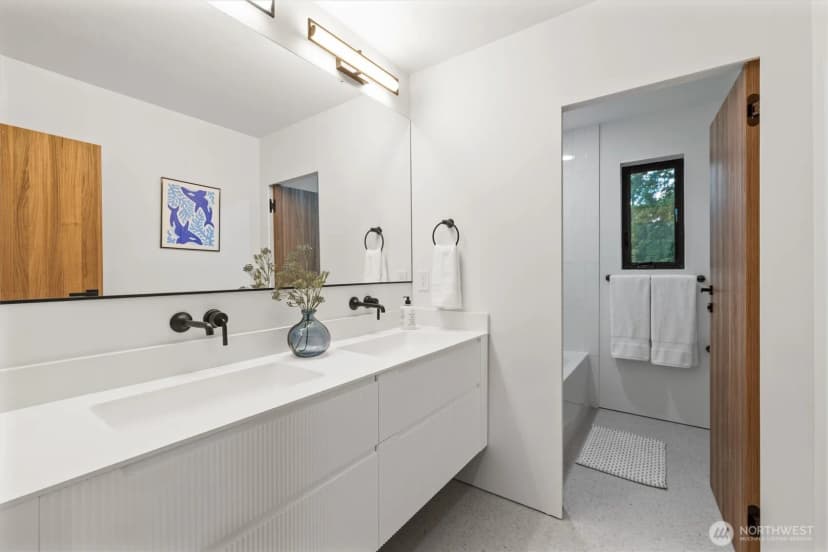 Property photo for 10733 17th Avenue Ne, Seattle photo 32