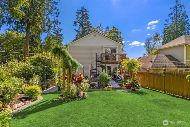 Property photo for 19131 Harris Avenue Ne, Suquamish photo 2