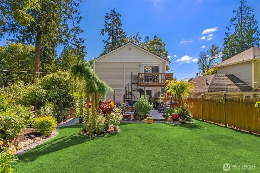 Property photo for 19131 Harris Avenue Ne, Suquamish photo 2