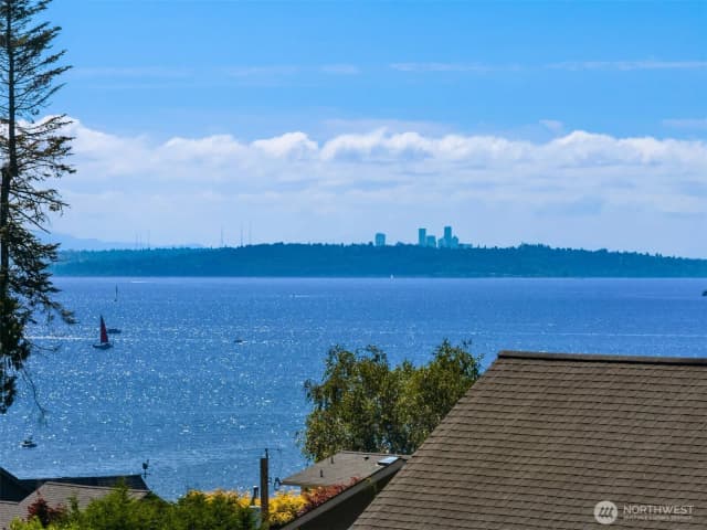 Property photo for 19131 Harris Avenue Ne, Suquamish photo 4