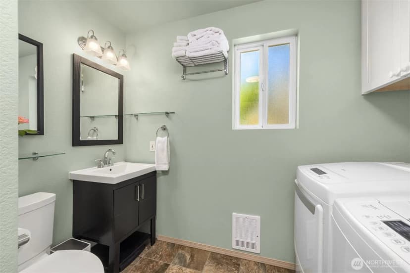 Property photo for 19131 Harris Avenue Ne, Suquamish photo 27
