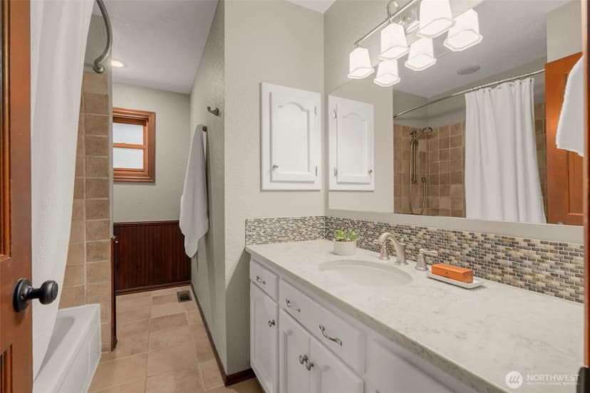 Property photo for 21016 Ne 36th Street, Sammamish photo 23
