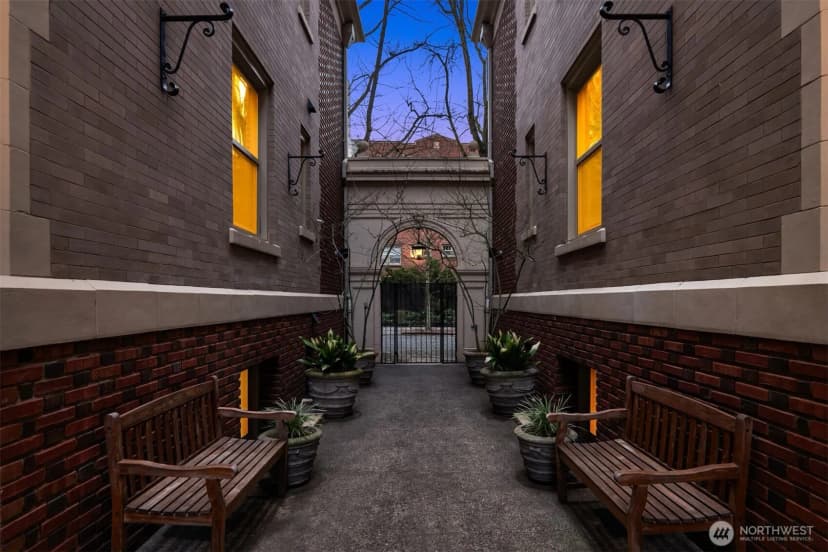 Property photo for 129 Warren Avenue N #g, Seattle photo 16