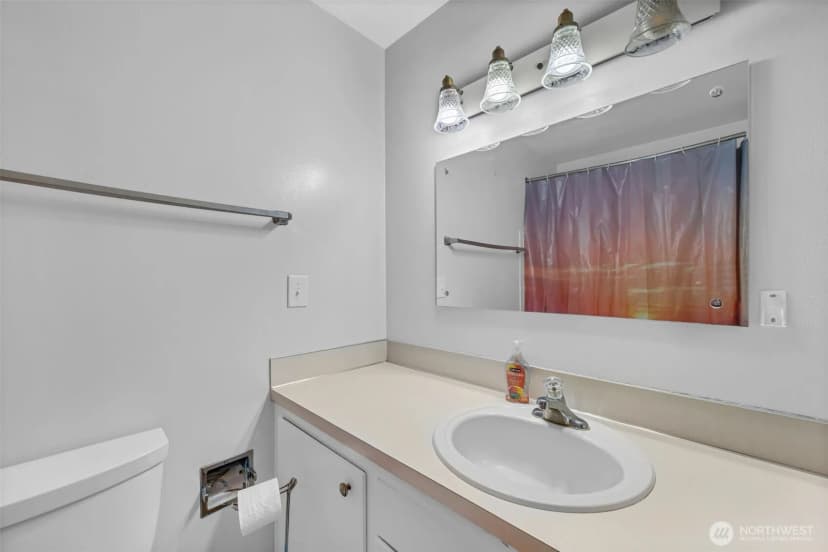 Property photo for 302 N 188th Street, Shoreline photo 23