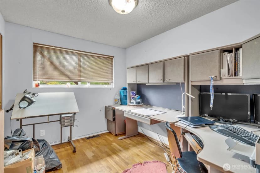 Property photo for 302 N 188th Street, Shoreline photo 9