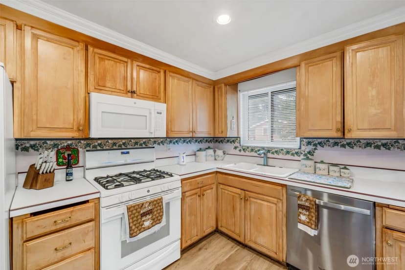 Property photo for 302 N 188th Street, Shoreline photo 10