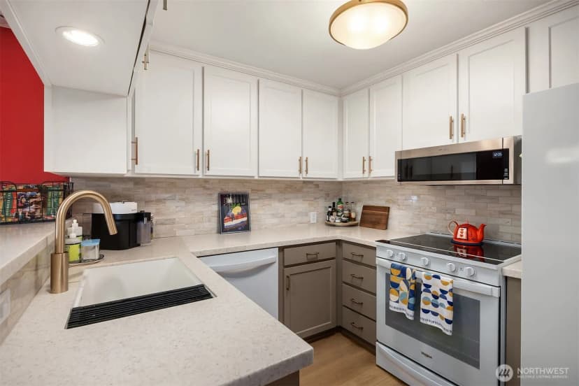 Property photo for 242 4th Avenue S #1, Edmonds photo 6