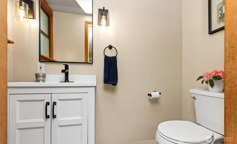 Property photo for 8233 Ne 169th Street, Kenmore photo 11