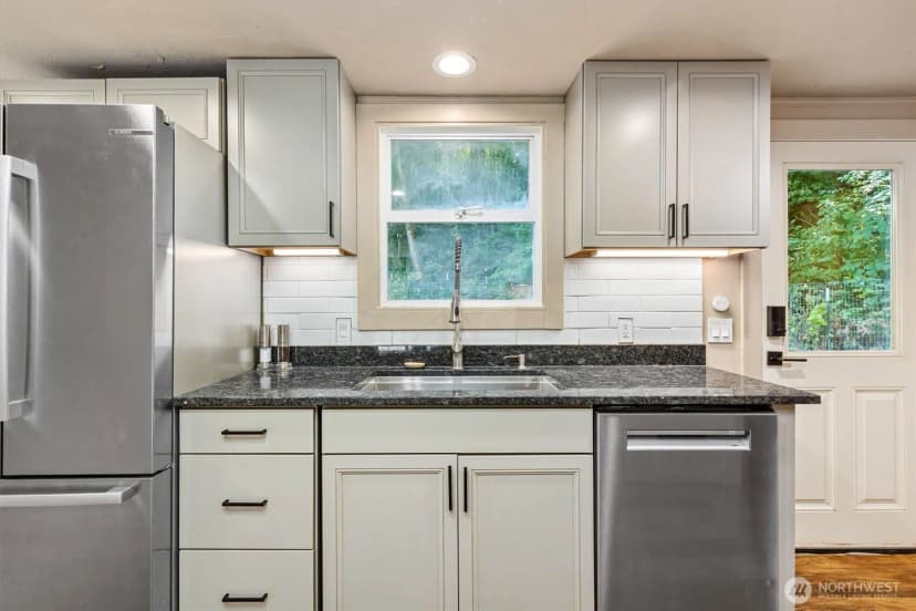 Property photo for 8233 Ne 169th Street, Kenmore photo 5