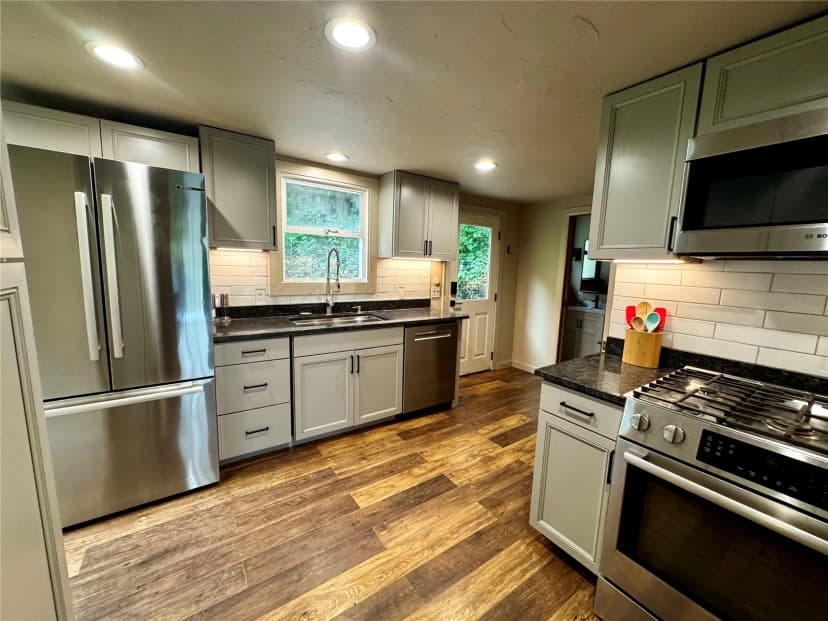 Property photo for 8233 Ne 169th Street, Kenmore photo 7